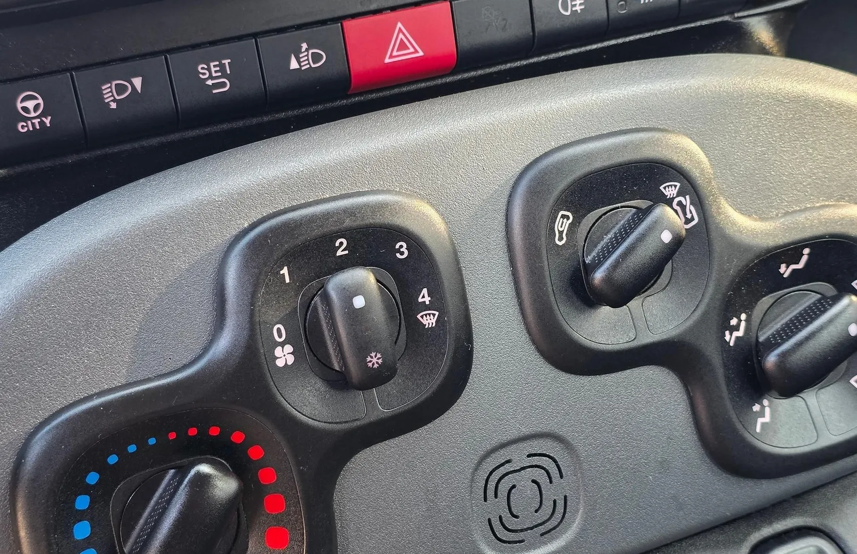 Zunanja slika - Fiat Panda - 1.0 HYBRID STREET ALU PLATIŠČA-KLIMA-1.LASTNIK - 16