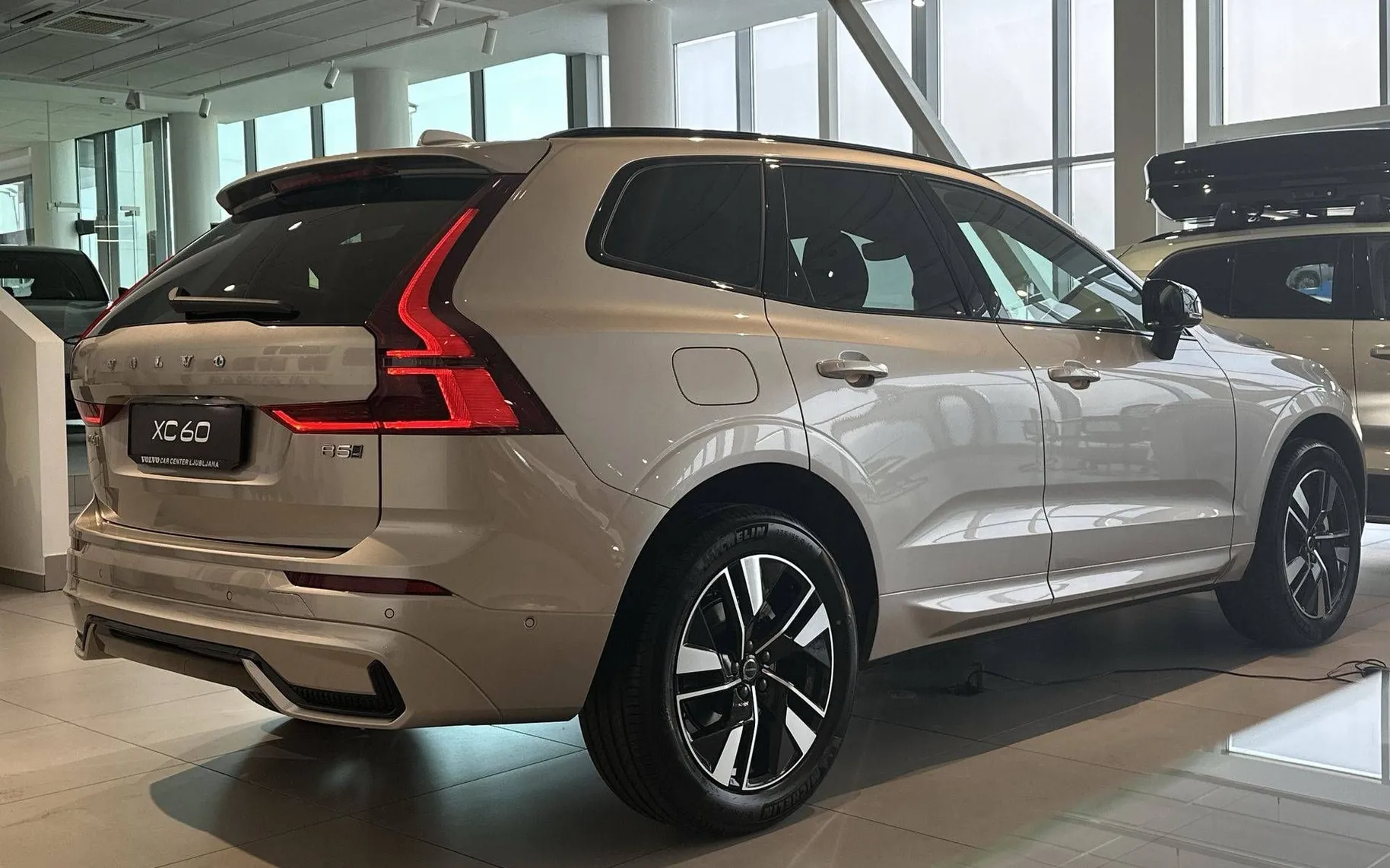 Zunanja slika - Volvo XC60 - B5  P  AWD Plus Dark - 2