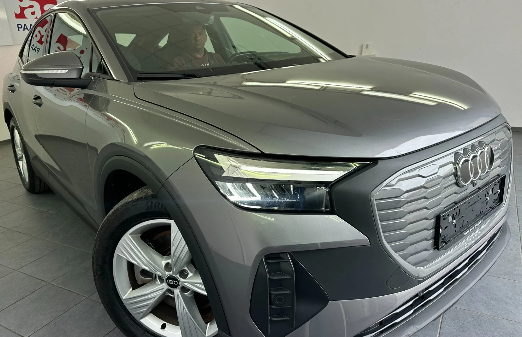 Zunanja slika - Audi Q4 - e-tron 50 e-tron quattro S Line 220kw.LED.USNJE.2X PDC - 1