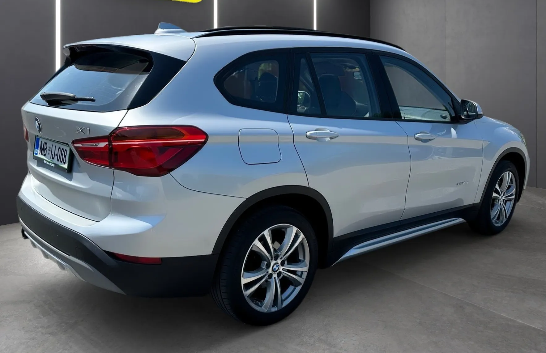Zunanja slika - BMW X1 - serija : xDrive18d SPORT LINE FUL LED NAVI ACC HUD PDC PANO - 9