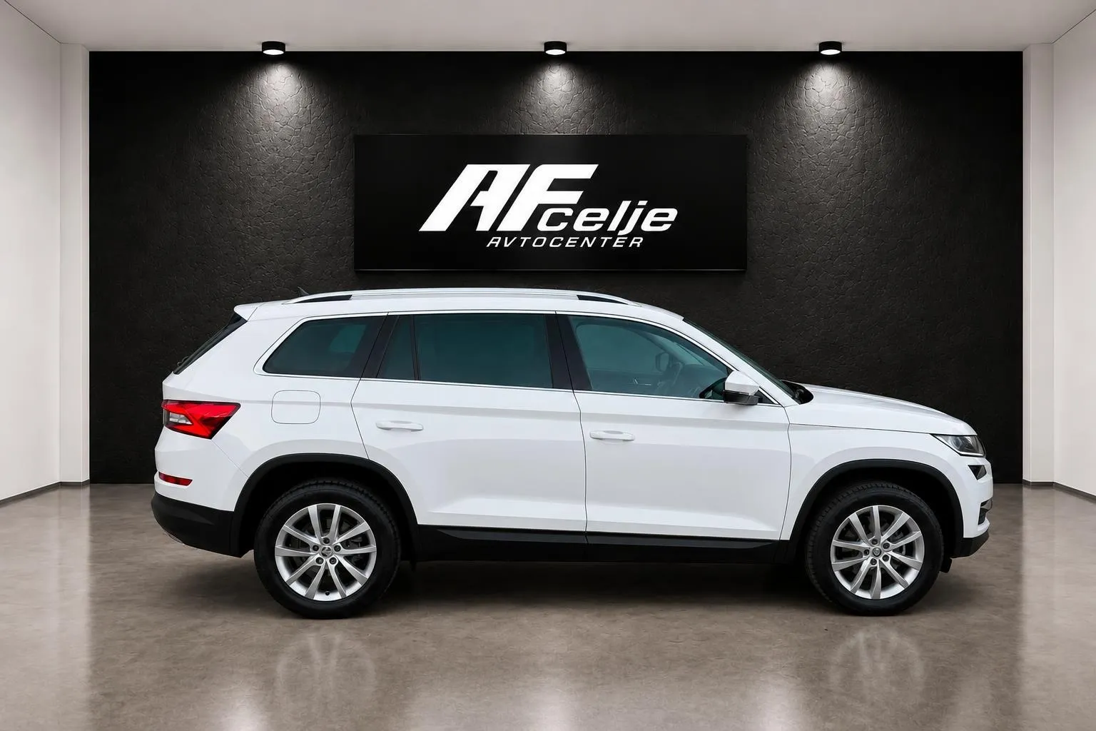 Zunanja slika - Škoda Kodiaq - 2.0 TDI-DSG-1 LASTNIK-FUL LED-LIZING ZA TUJCE- - 4