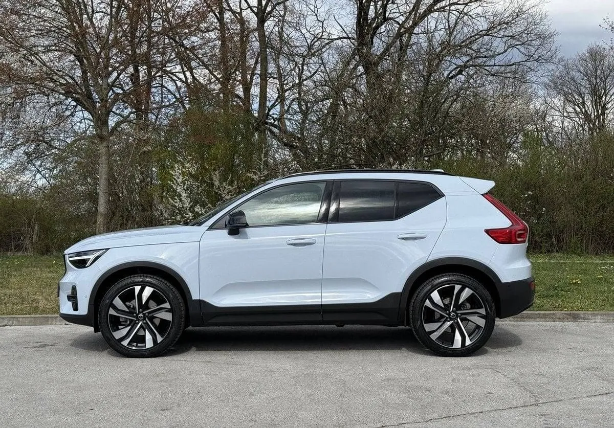 Zunanja slika - Volvo XC40 - B4 P Ultra Dark Avt. - 6