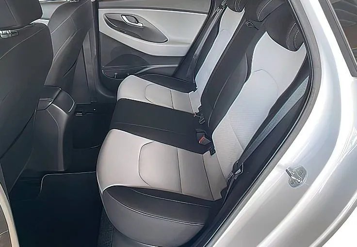 Zunanja slika - Hyundai i30 Wagon - 1.6 CRDI 110 PREMIUM SLOVENSKO POREKLO... - 3