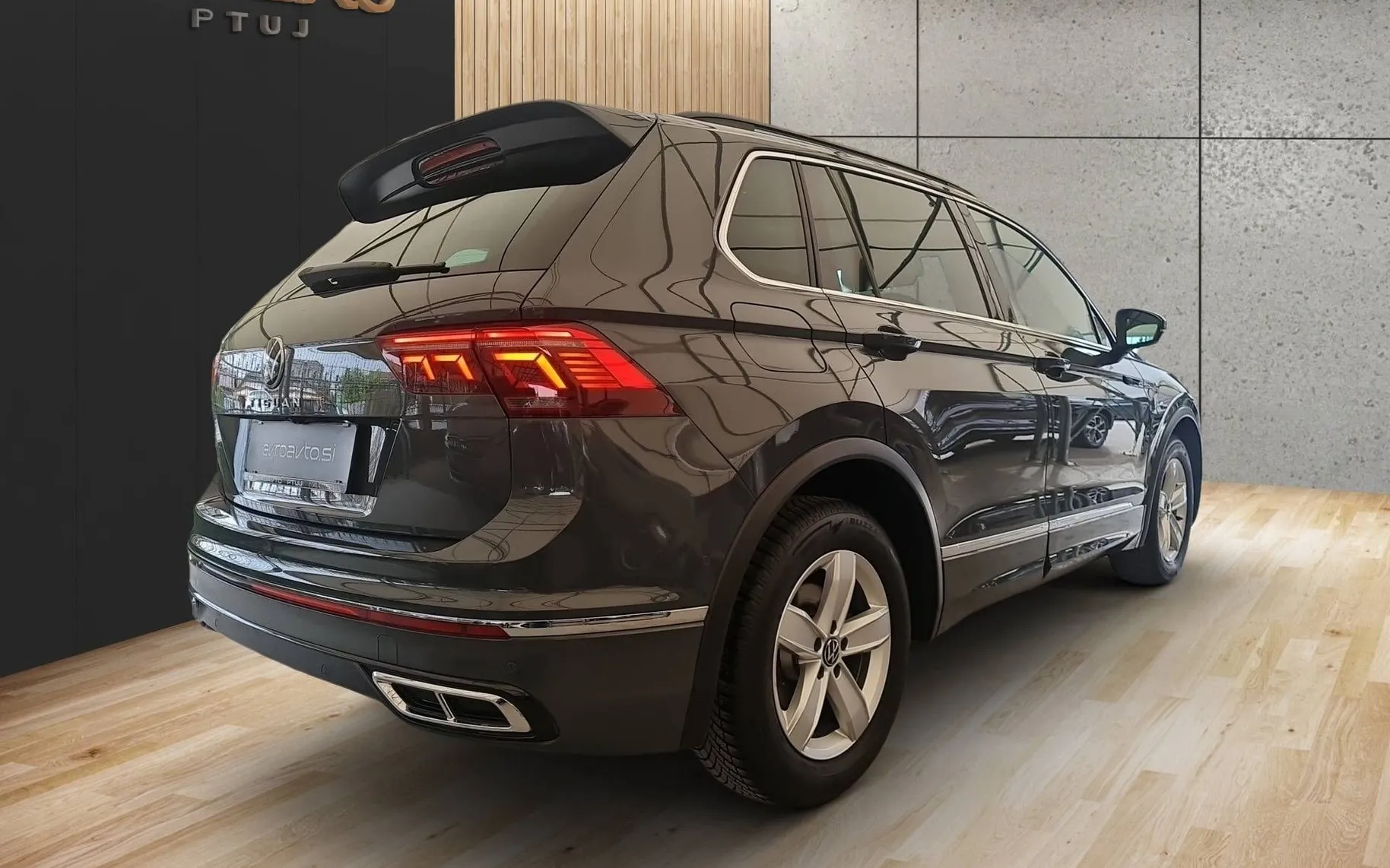 Notranja slika - Volkswagen Tiguan - 1.5 TSI  R-Line DSG•Bogata dodatna oprema... - 7