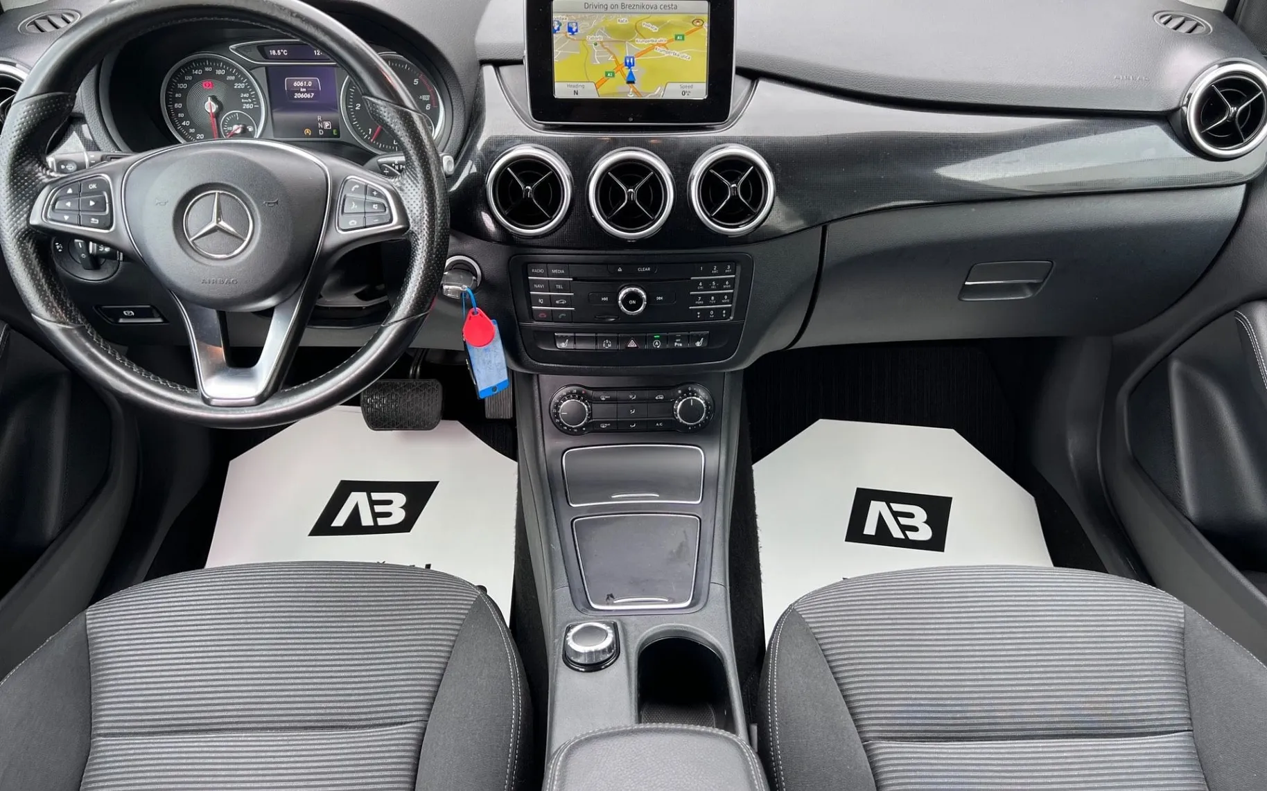 Notranja slika - Mercedes-Benz B-Razred - 200d+NAVI+ACC+F1+ALU+PDC - 12