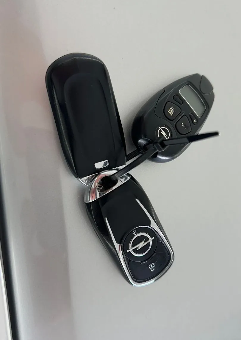 Zunanja slika - Opel Insignia - 1.6 CDTi.USNJE.NAREJEN VEL.SERVIS+MENJALNIKU - 2