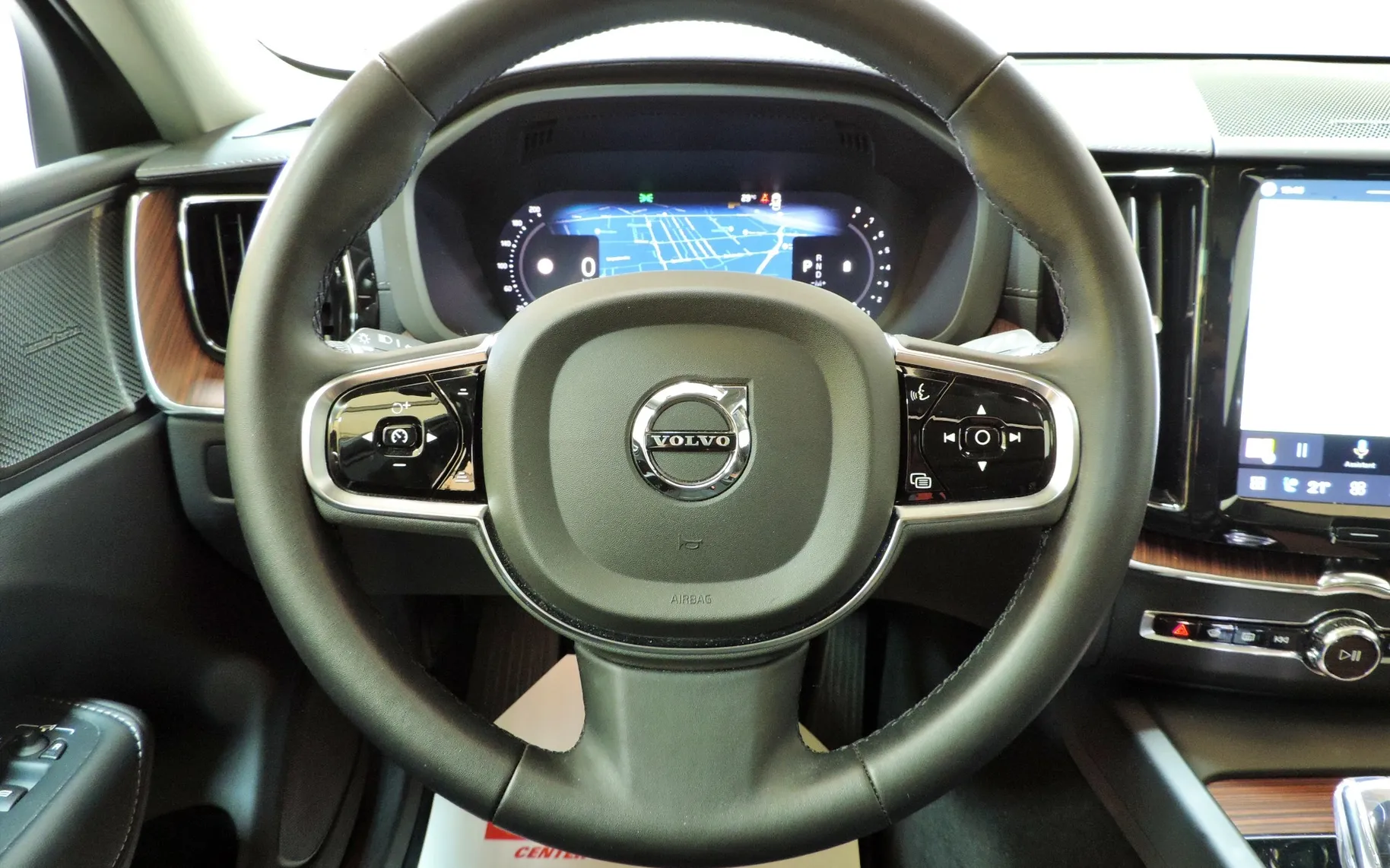 Zunanja slika - Volvo XC60 - B5P AWD Ultimate Dark Avt. LED-KAMERE 360-PANORAMA - 14