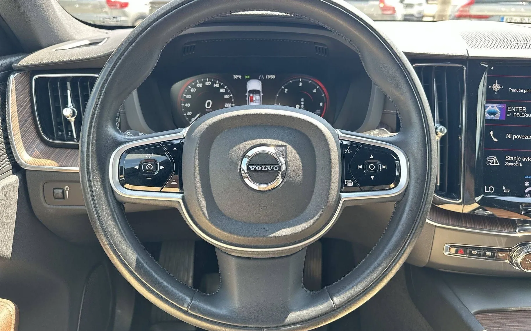 Notranja slika - Volvo XC60 - B4D AWD Inscription Avt. - 14