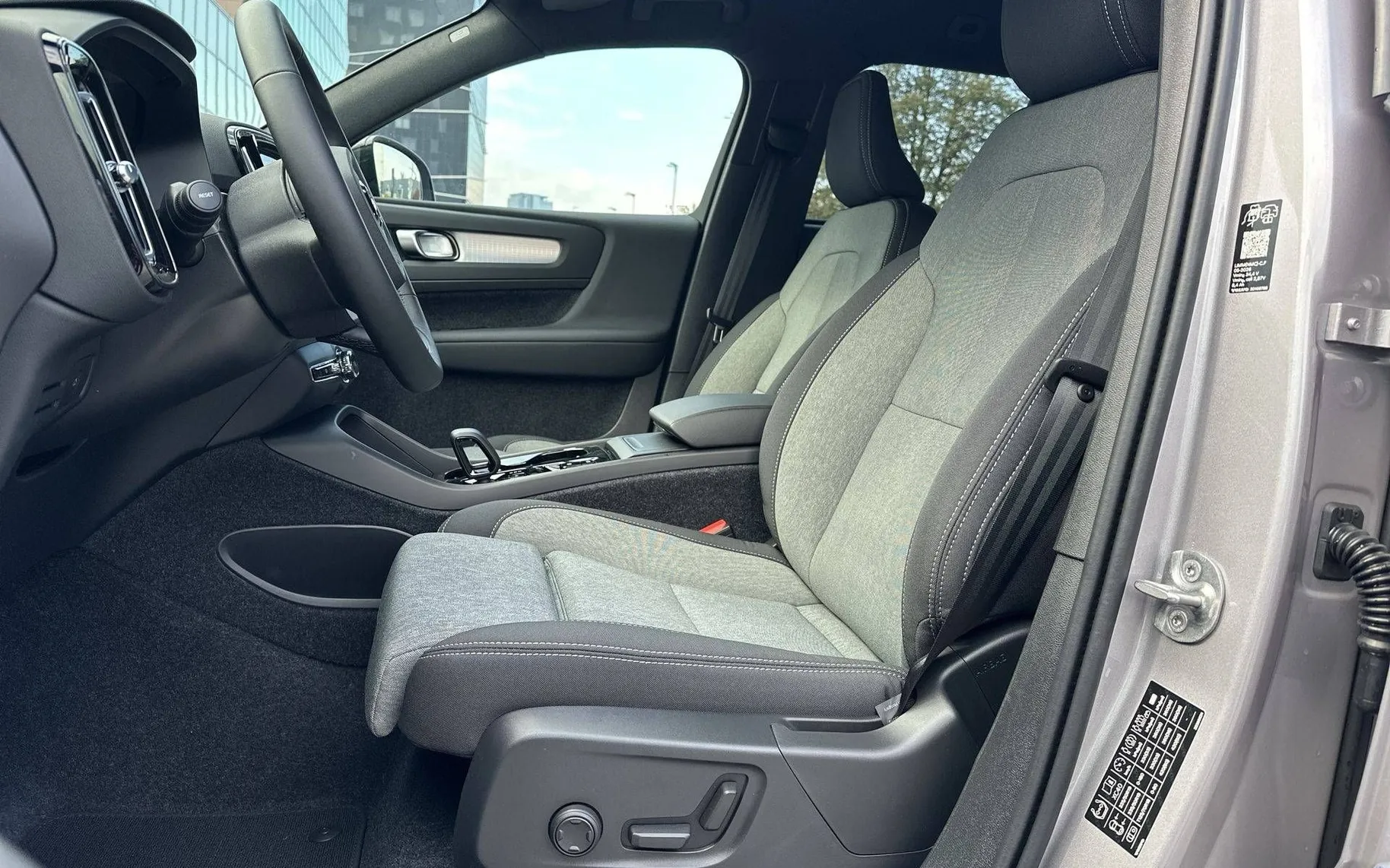 Notranja slika - Volvo XC40 - B3 P Plus Dark Avt. - 10