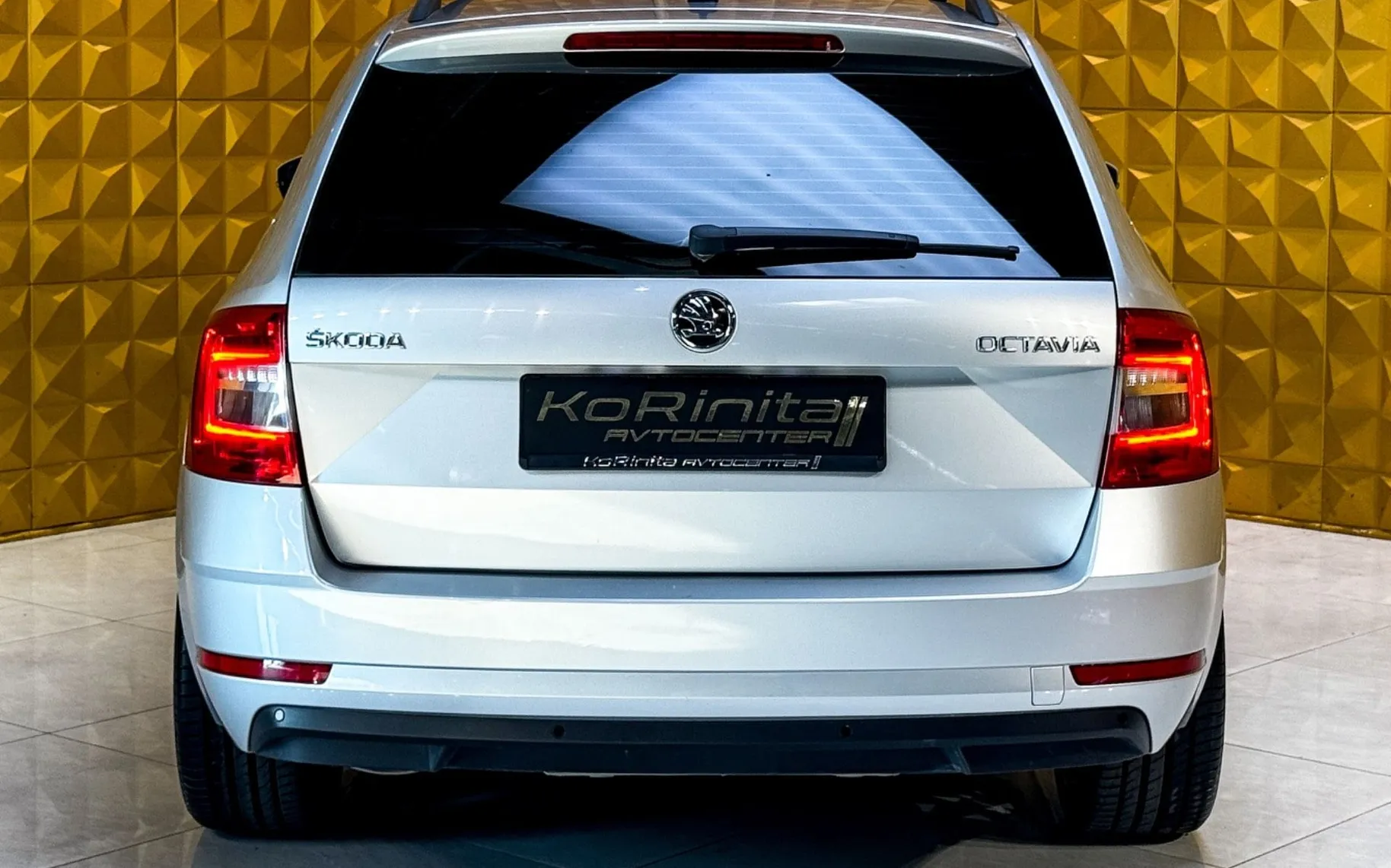 Notranja slika - Škoda Octavia - 2.0 TDI AUT. GRETJE-NAVI-TEMP-MULTIFUNKCIJA - 10