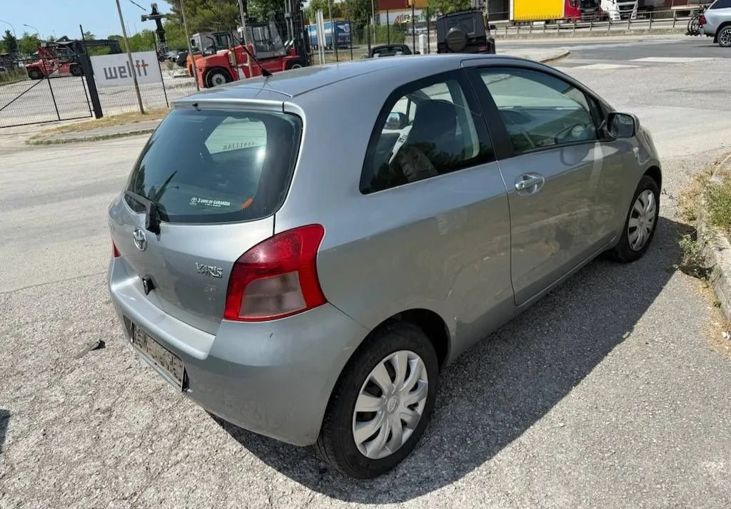 Notranja slika - Toyota Yaris - 1.3 VVT-i... - 7