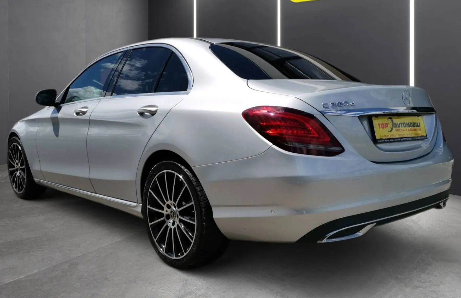 Zunanja slika - Mercedes-Benz C-Razred - 200d AMG LINE 19 COL MULTIBEAM VIRTUAL NAVI KAM - 4