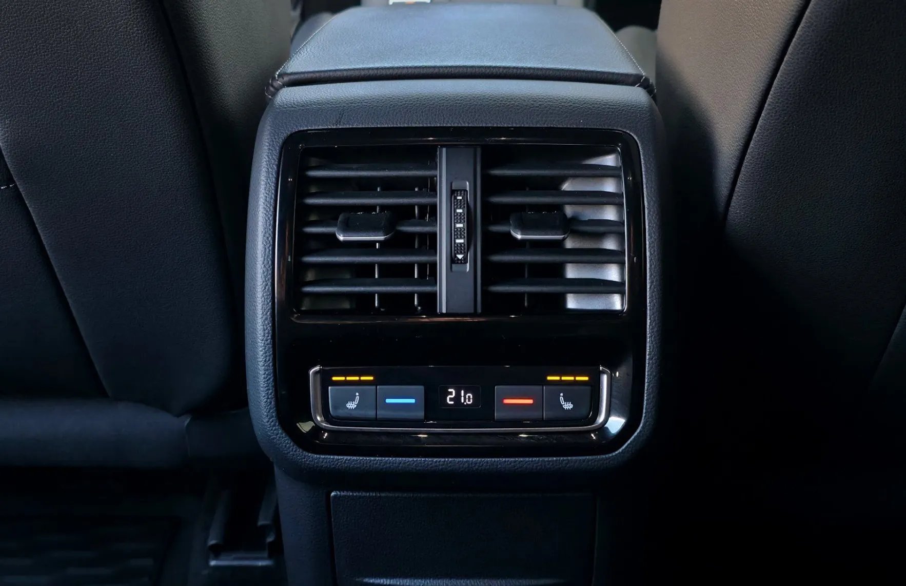 Zunanja slika - Volkswagen Arteon - 2.0TDI DSG R-Line IQ.MATRIX•ACC•GRETJE•KEYLESS•18C - 14