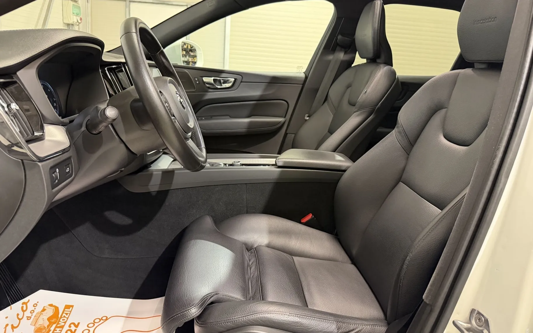 Notranja slika - Volvo XC60 - D4 4X4-INSCRIPTION-VIRTUAL-PANORAMA-KAMERA-HEAD UP - 10
