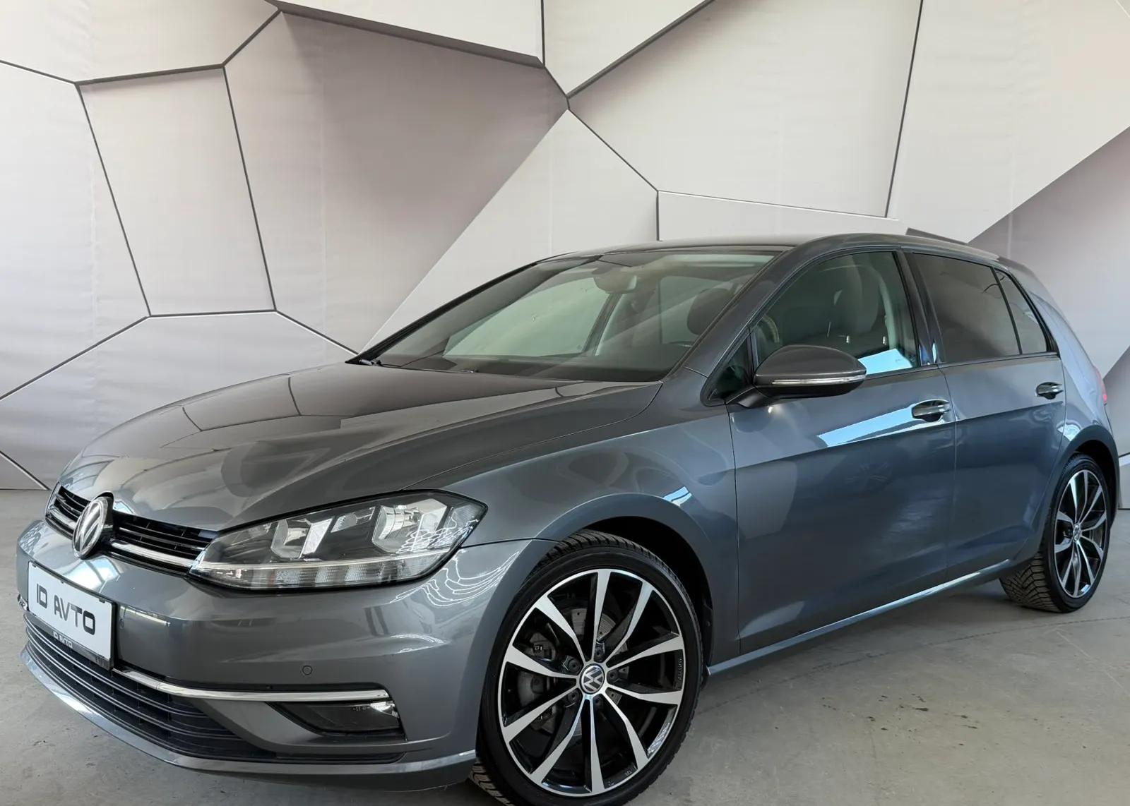 Zunanja slika - VW Golf - 2,0 TDI BMT 40 let - 1