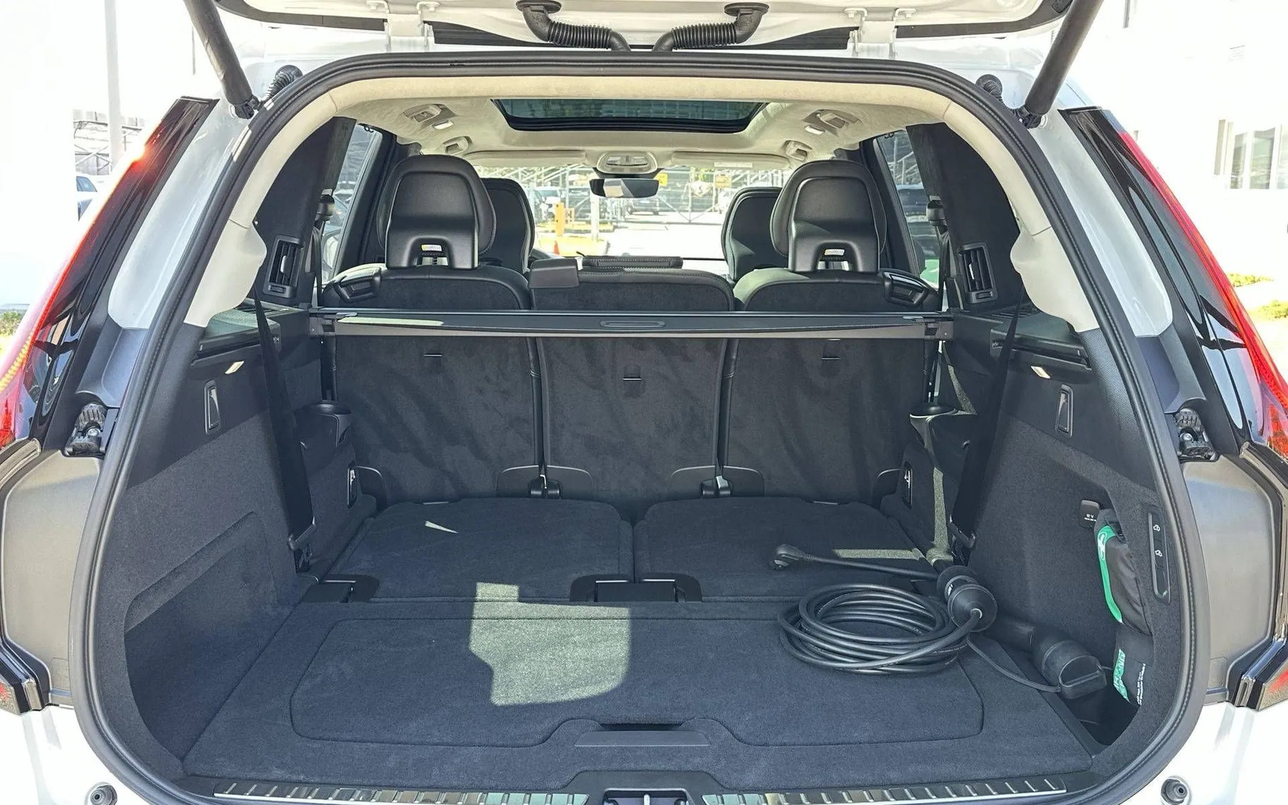 Notranja slika - Volvo XC90 - T8 AWD PLUG-IN HYBRID ULTRA DARK – 7 SEDEŽEV - 12