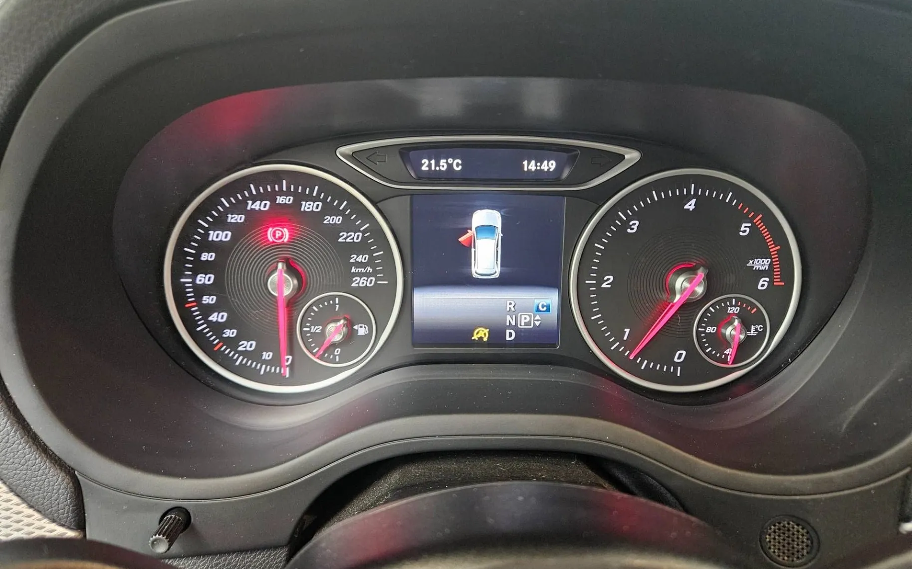 Notranja slika - Mercedes-Benz B-Razred - B 200 d Urban avt - 10