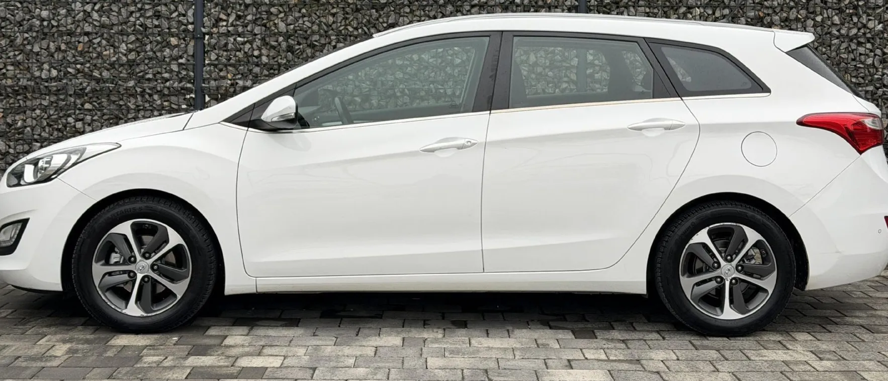 Zunanja slika - Hyundai i30 Wagon - 1.6 CRDI|GR.SED|2CON|TEMPOMAT - 8