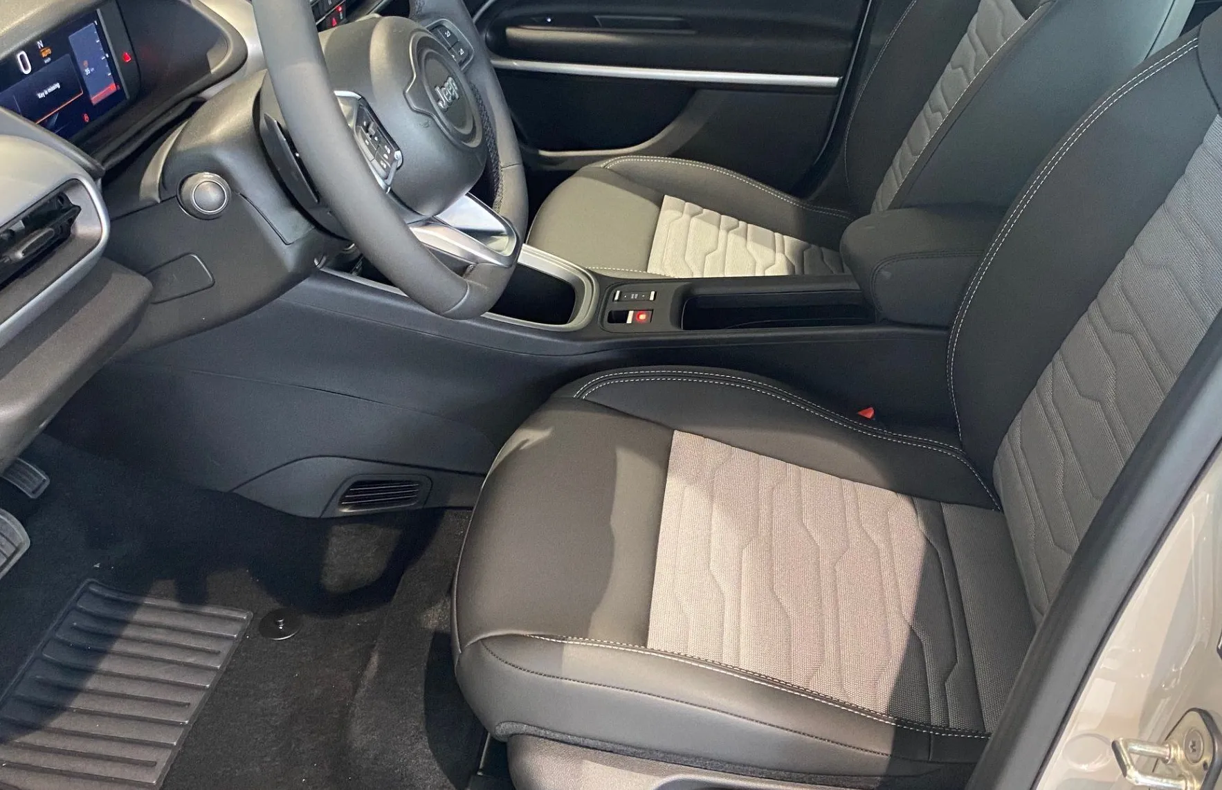 Zunanja slika - Jeep Avenger - 4xe 1.2 MHEV Upland e-DCT6 - 8