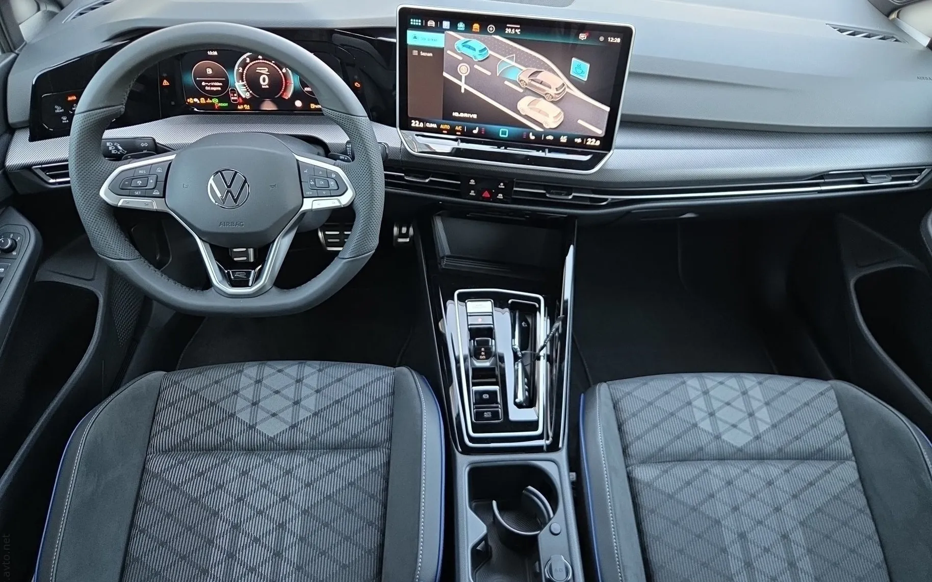 Notranja slika - Volkswagen Golf - 1.5 eTSI BMT 4Joy DSG... - 10