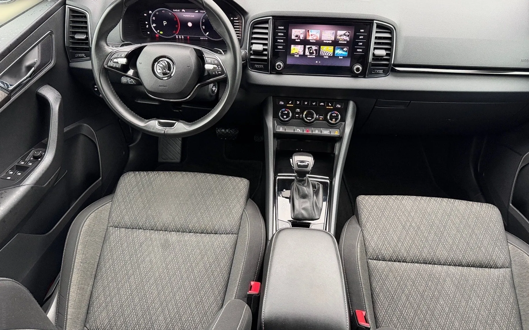 Notranja slika - Škoda Karoq - 2.0 TDI Style DSG-LED-Keyless-ACC-Navi-AppConnect - 10