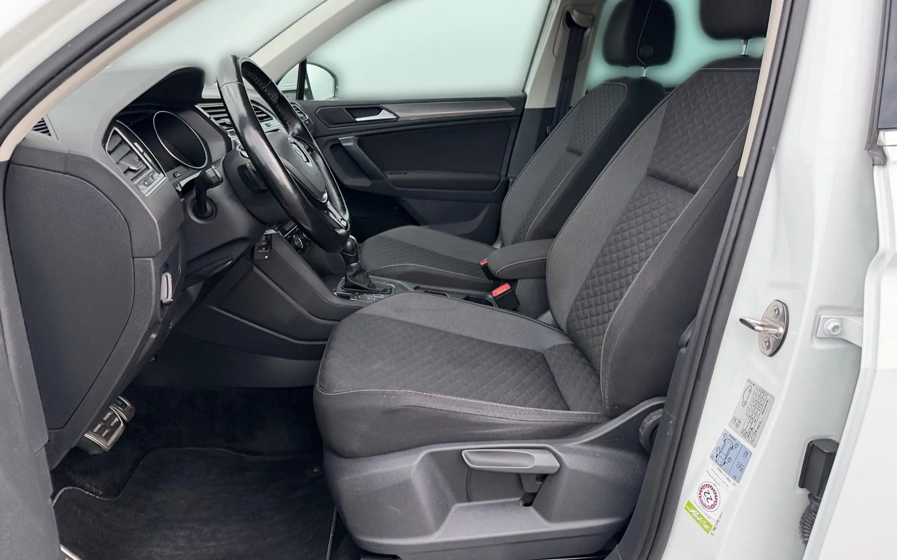 Notranja slika - Volkswagen Tiguan - 2.0 TDI BMT JOIN DSG-LED-ACC-PDC-Vl.Kljuka-Navi... - 7
