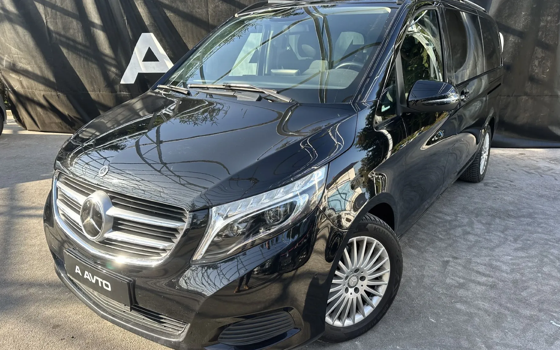 Zunanja slika - Mercedes-Benz V-Razred - V 220d dolgi-AVT.6+1-LED-EL.VRATA-VK-NAVI-ACC-LINE - 1
