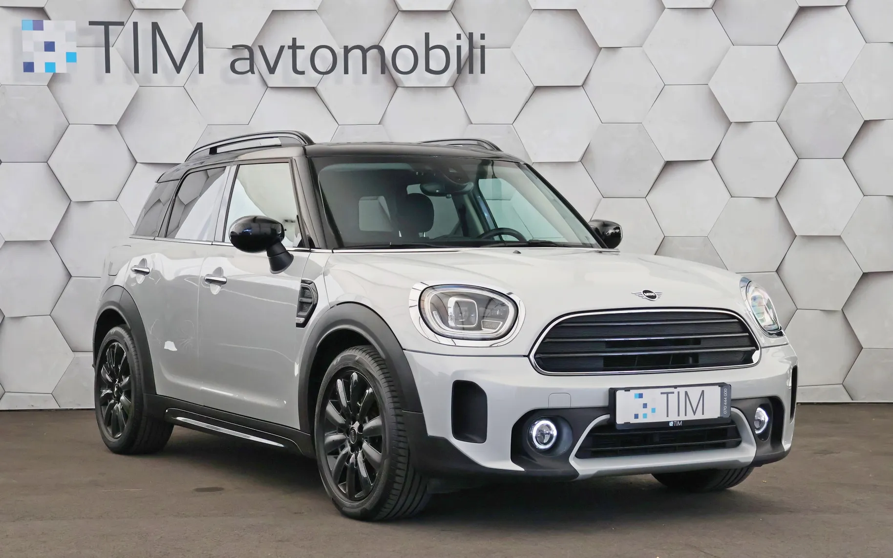 Zunanja slika - MINI Countryman Cooper - D 2.0d Aut Essential Trim 150KM - 2