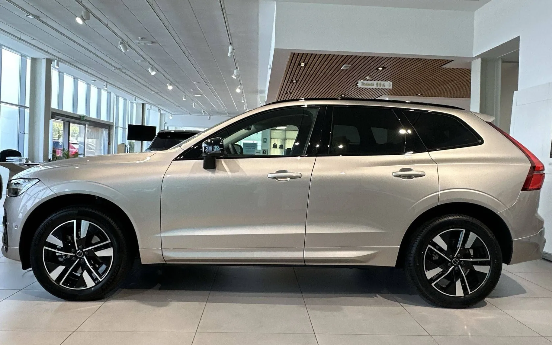 Zunanja slika - Volvo XC60 - B5  P  AWD Plus Dark - 4