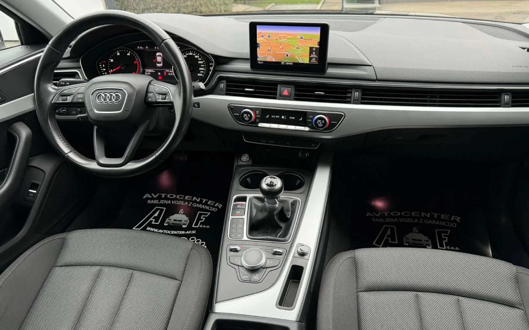Notranja slika - Audi A4 - 2.0 TDI-S LINE-XENON+LED-LIZING ZA TUJCE-NAVI- - 10