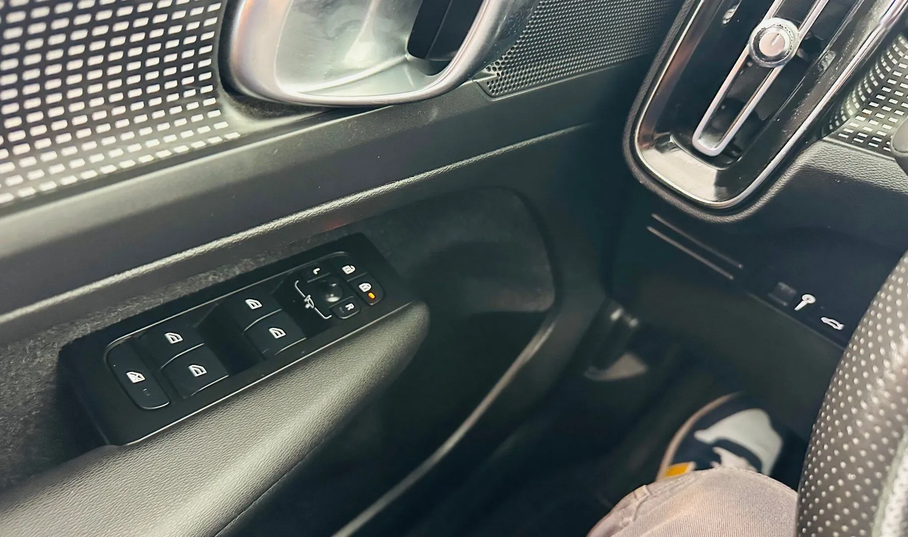 Zunanja slika - Volvo XC40 - T5 Recharge Twin Engine R-Design Avt.KAMERA.LED - 17