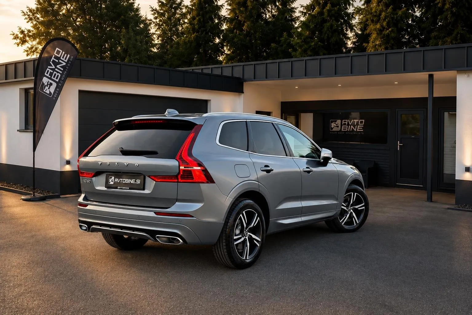 Notranja slika - Volvo XC60 - D4 AWD R-Design Avt.-PANO-VIRTUAL-19ALU-KOT NOV... - 8