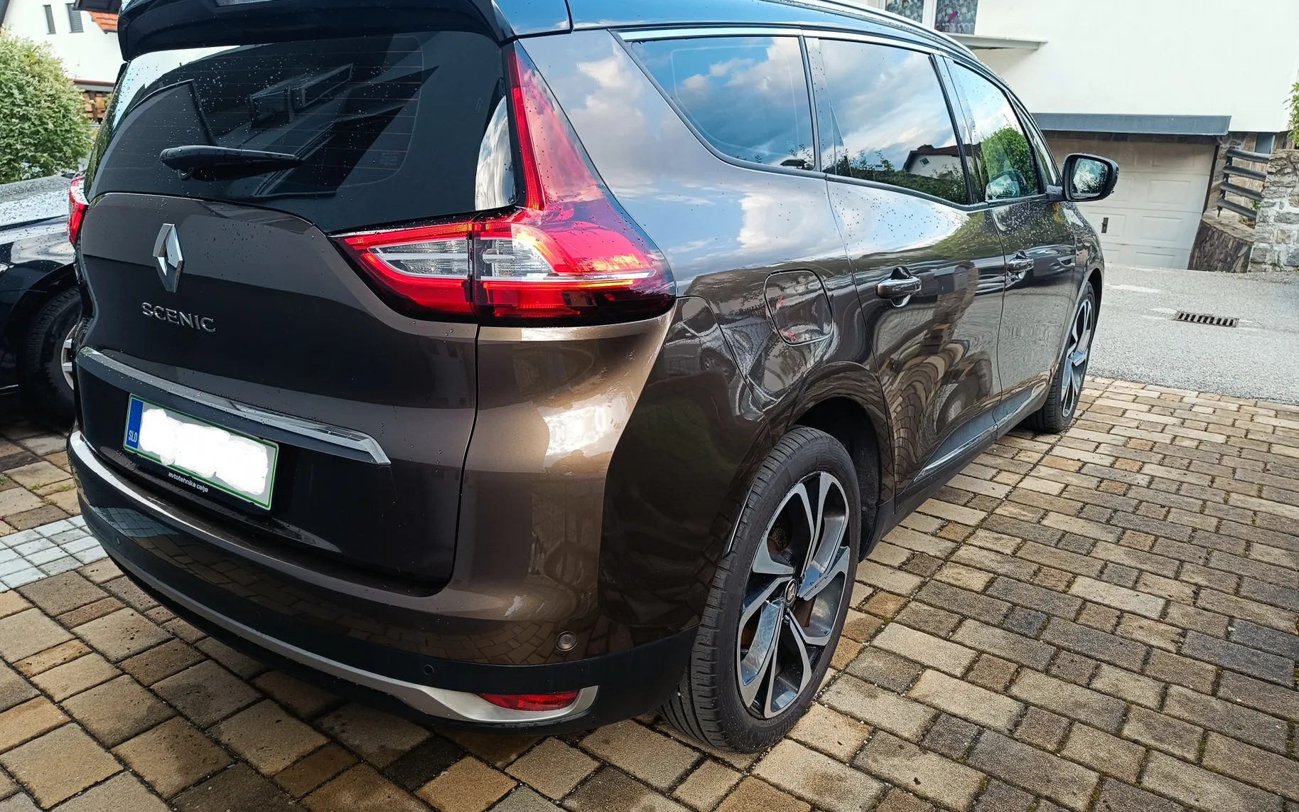Zunanja slika - Renault Scénic - Grand  dCi 130 Energy Edition One - 3