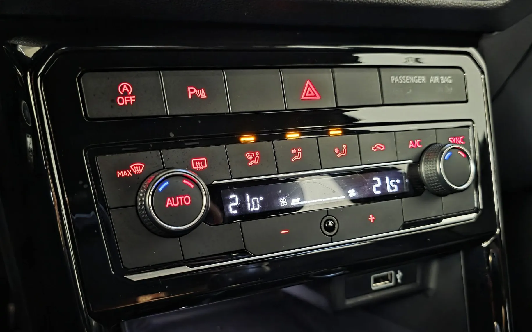 Zunanja slika - Volkswagen T-Cross - 1,0 TSI BMT R-Line 1.LAST SLO LED PDC ALU - 14