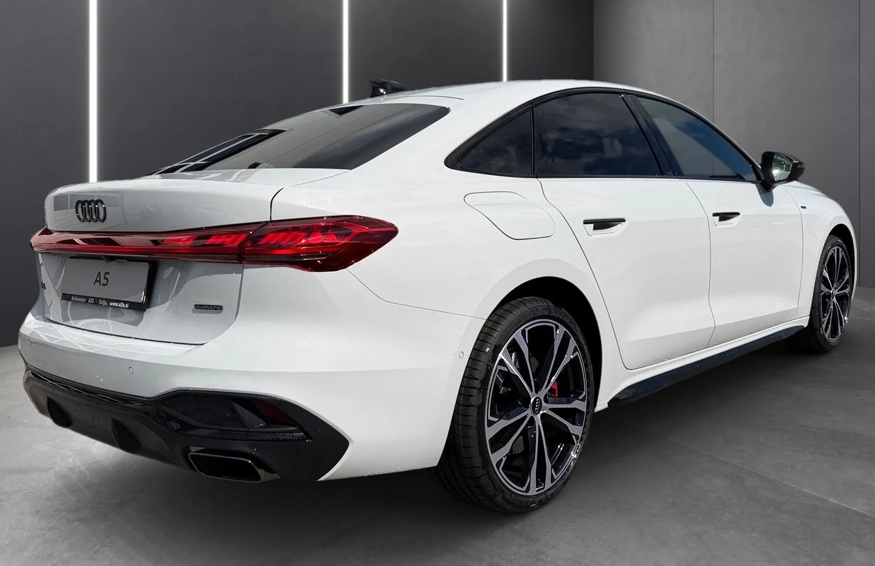 Zunanja slika - Audi A5 - e-hybrid quattro Business S tronic 220kW - 3