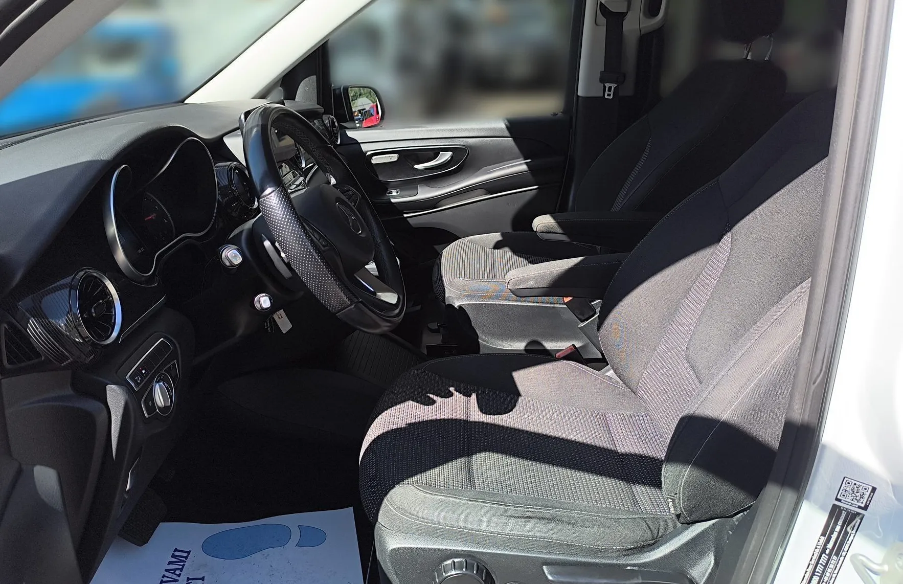 Zunanja slika - Mercedes-Benz V-Razred - V 300 d 4MATIC DOLGI Avt.-1LAST-VK-RADAR-BURMESTER - 10