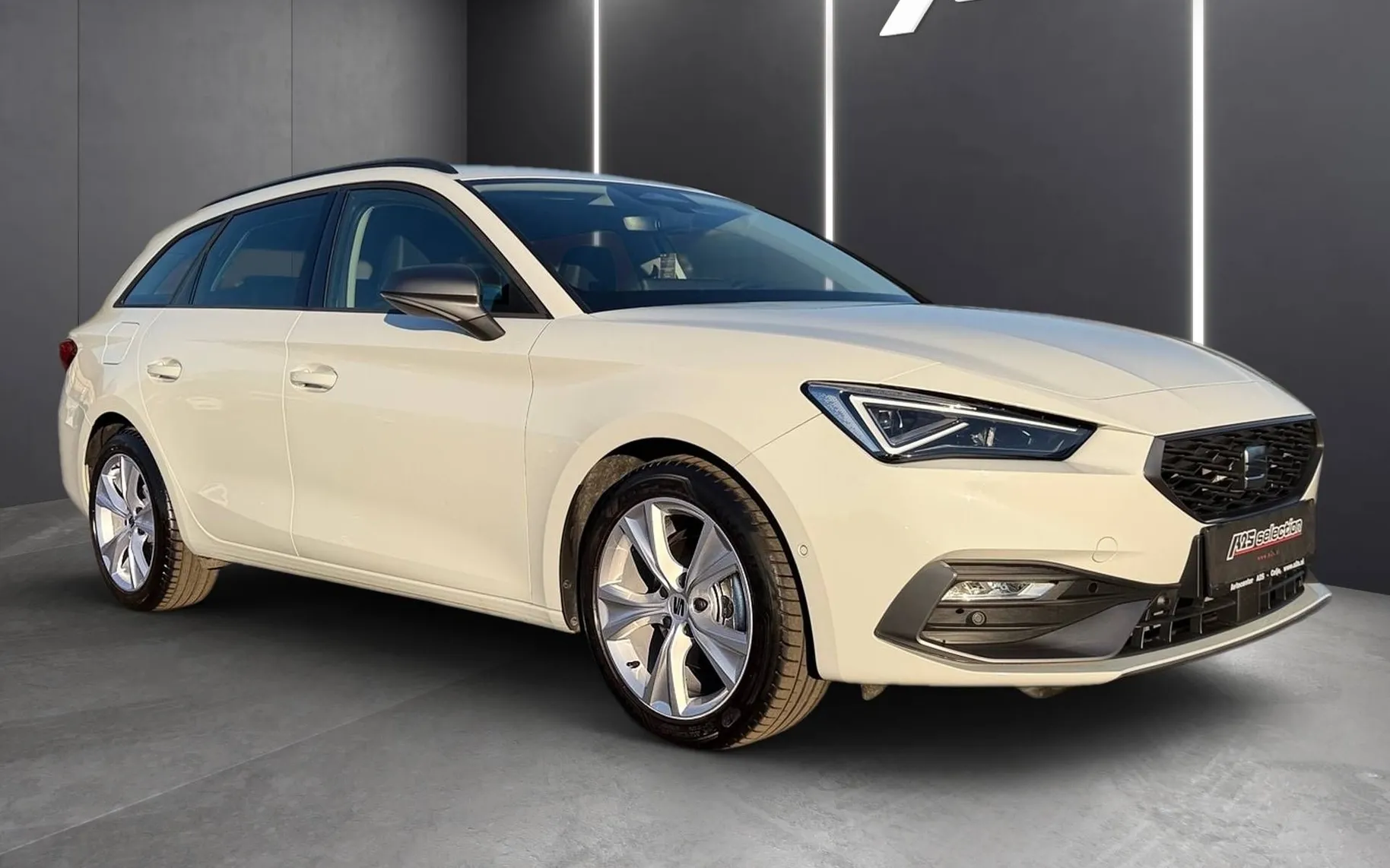 Zunanja slika - Seat Leon - ST 1.5 eTSI FR DSG-SLO-LED-ACC-Vl.kljuka-Keyless.. - 2