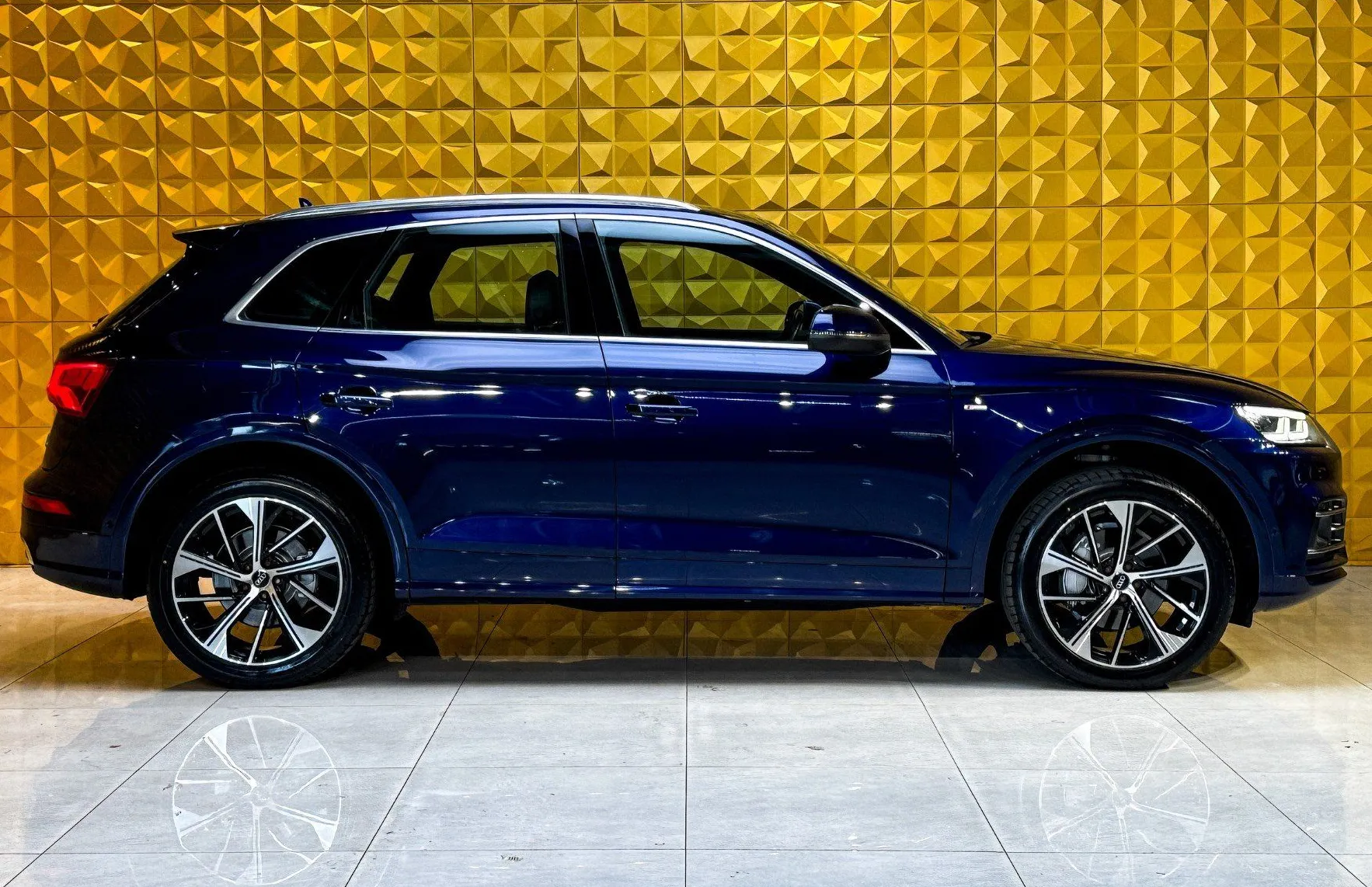 Zunanja slika - Audi Q5 - 2.0 TDI Quattro AUT. S Line-VIRTUAL-MATRIX-GRETJE - 11