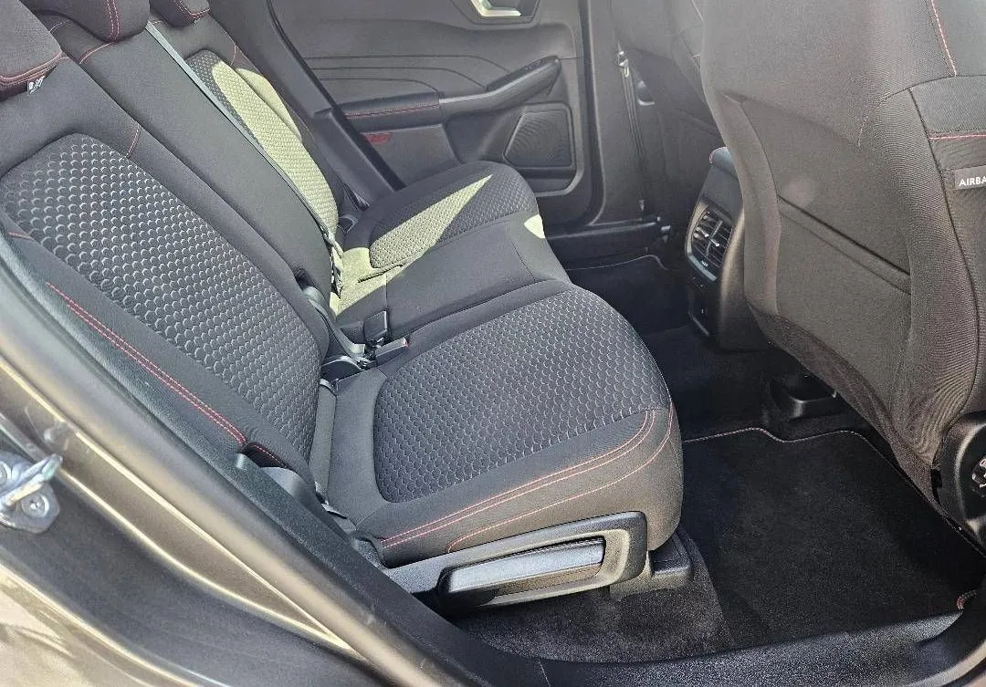 Notranja slika - Ford Kuga - 1.5 EcoBoost ST-Line 1.LASTNIK SLO SAMO 10000KM - 11