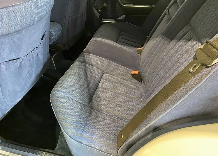 Zunanja slika - Mercedes-Benz E-Razred - 230 BREZ RJE - KLIMATRONIC - ALU - VRHUNSKO STANJE - 9