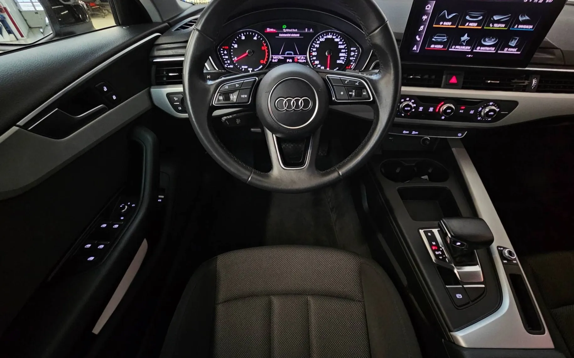 Notranja slika - Audi A4 Avant - 30 TDI S tronic - 7