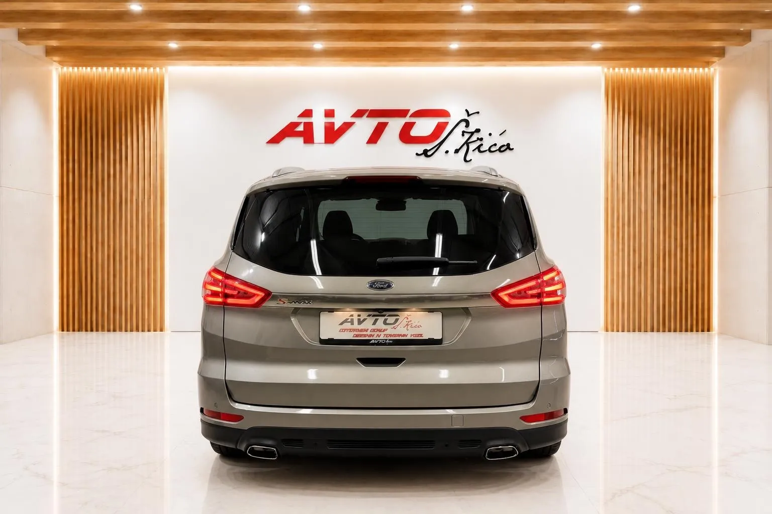 Notranja slika - Ford S-Max - 2.0 TDCi-4X4-BI-XENON-AVT-KAMERA-NAVI-PDC-F1 - 8