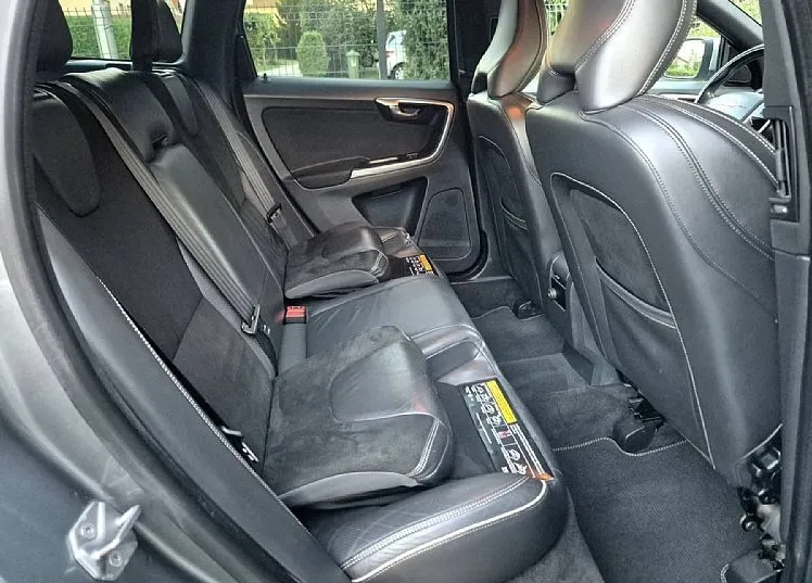 Zunanja slika - Volvo XC60 - D4 R-Design NAVI F1 VL. KLJUKA 1.LETNO JAMSTVO - 11