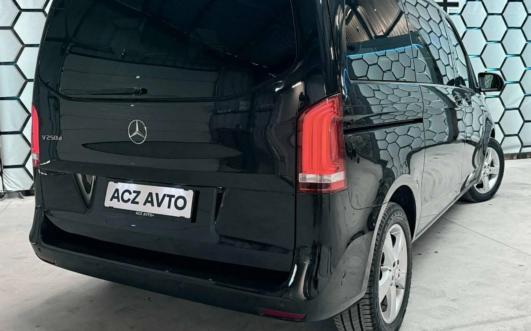 Zunanja slika - Mercedes-Benz V-Razred - V 250D•KRATKI•LED•LANE ASSIST•MRTVI KOTI•KAMERA• - 4