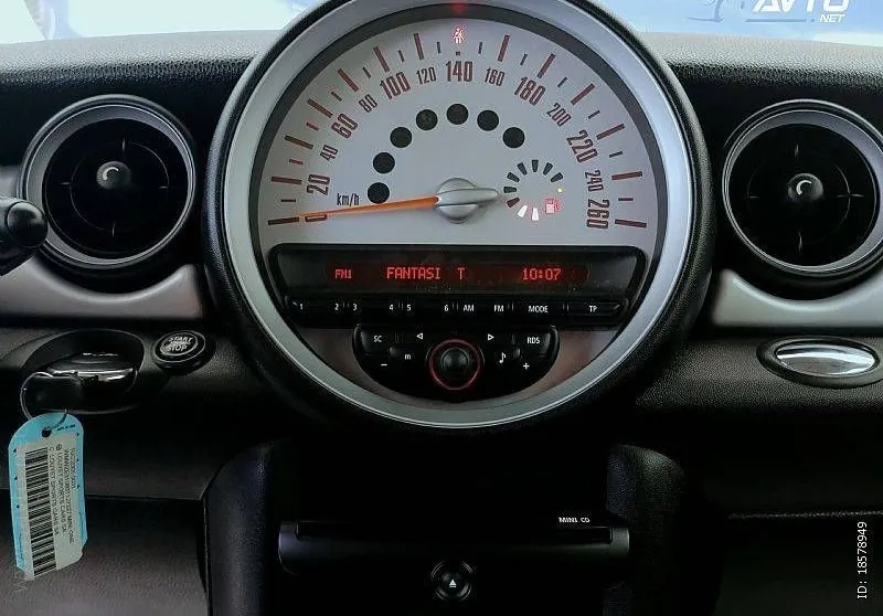 Notranja slika - MINI Clubman - ONE  72 kW  LED ALU ATRAKTIVEN-1.LASTNIK-TOP  ... - 7
