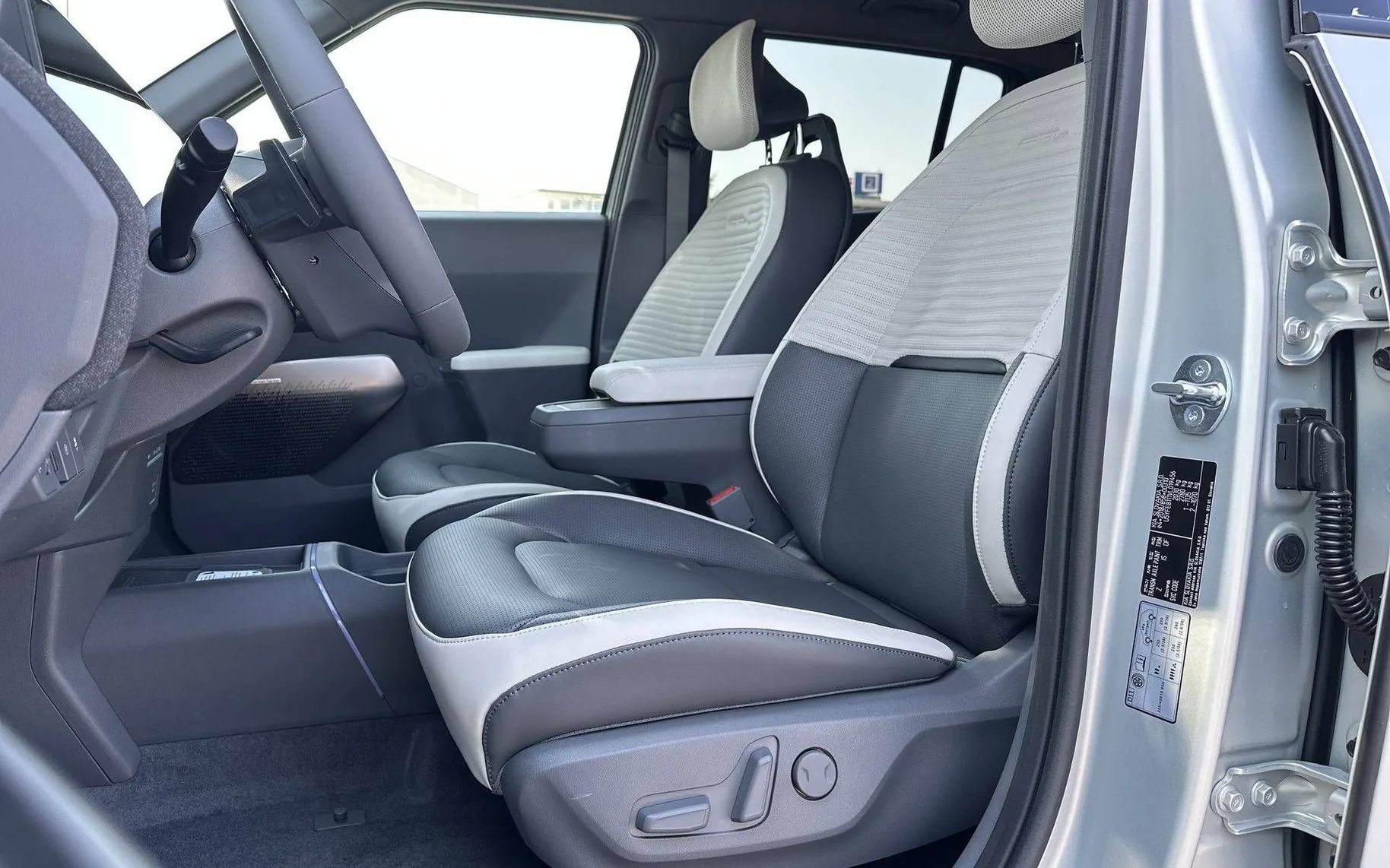 Notranja slika - KIA EV2 - GT-Line 61 kWh 22KW AC+ PREMIČNA ZADNJA KLOP - 10