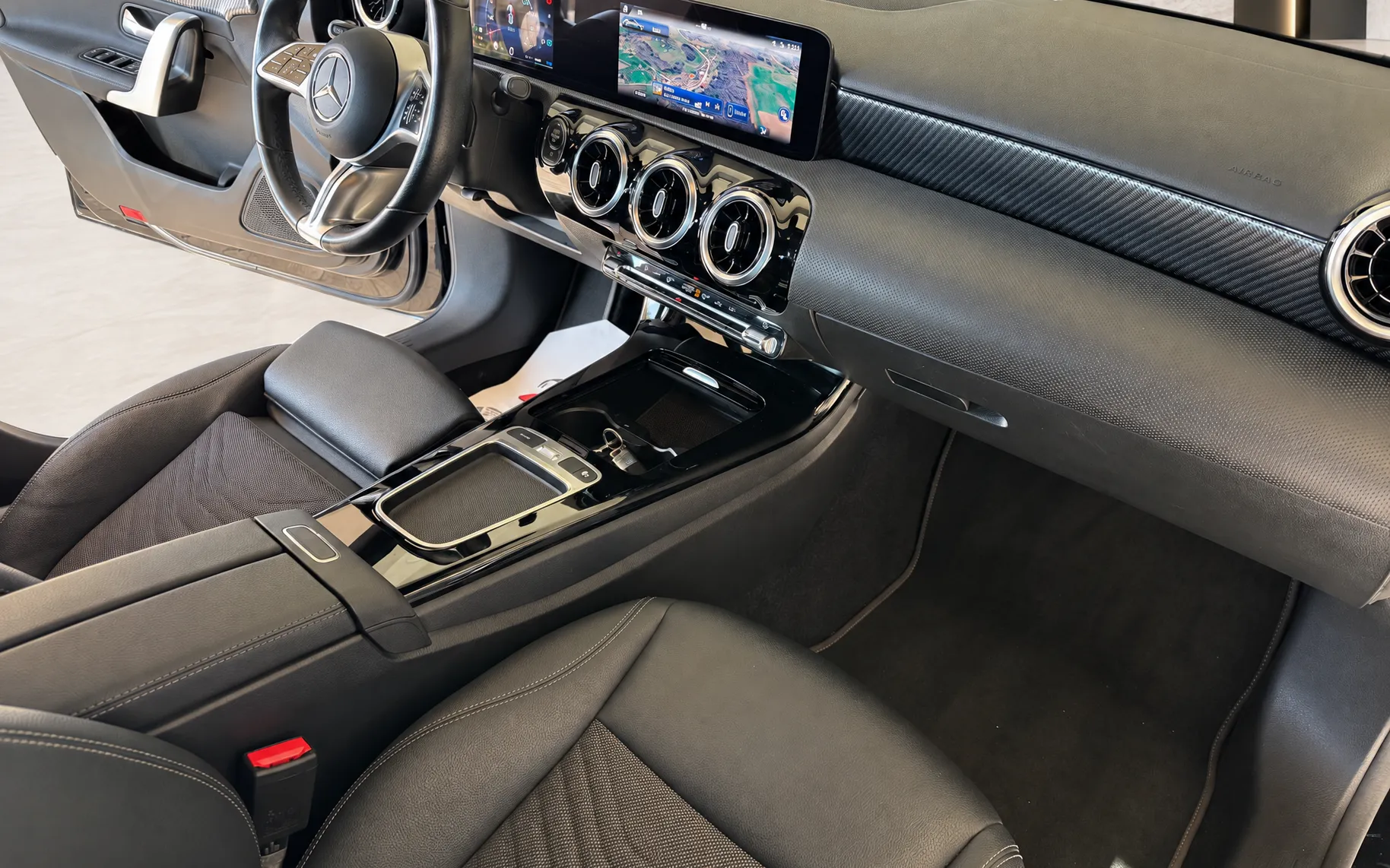 Notranja slika - Mercedes-Benz A-Razred - A 180 Avt.HYBRID-SLOVENSKI-LED-3D NAVI-KAMERA-ACC- - 12