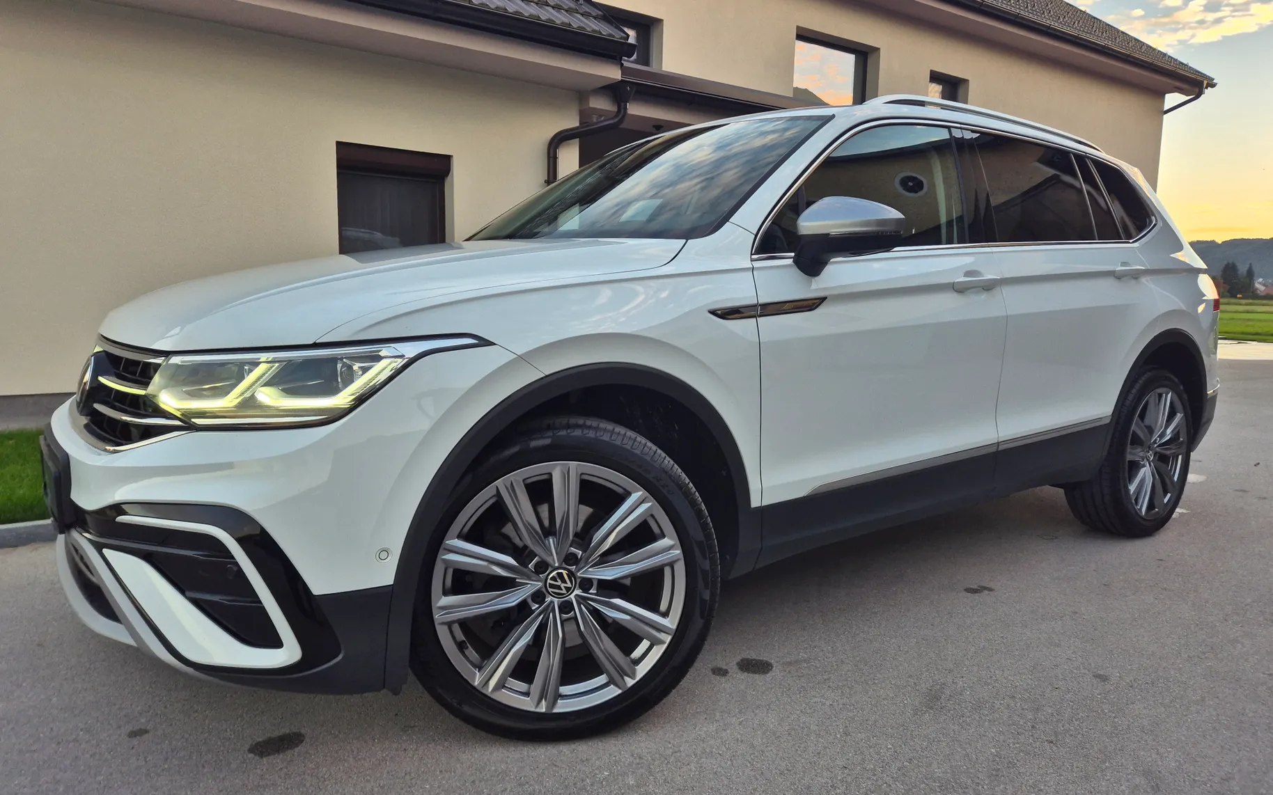 Zunanja slika - Volkswagen Tiguan - 4motion 2.0 TDI BMT Elegance DSG - 3