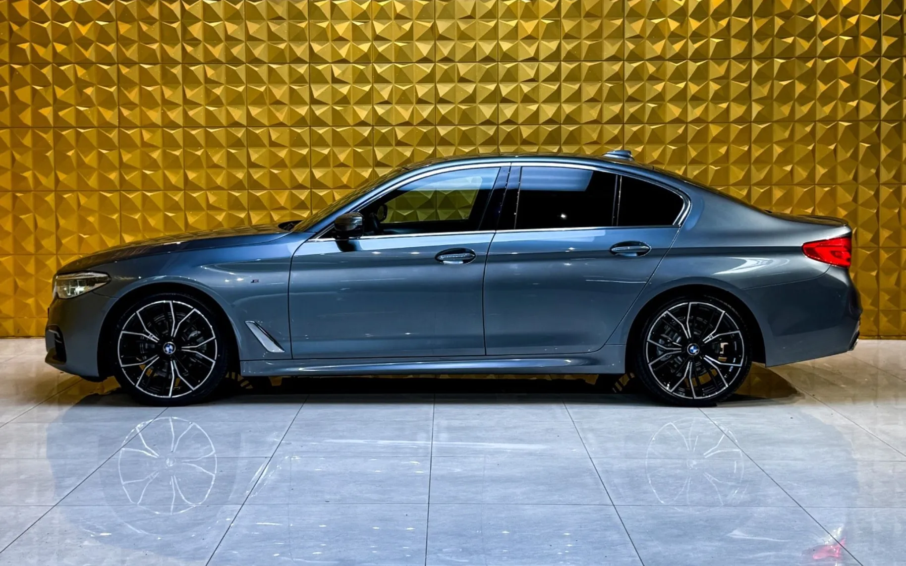 Zunanja slika - BMW serija 5: - 520d AUT. M Sport-LED-VIRTUAL-GRETJE-KAMERA - 6