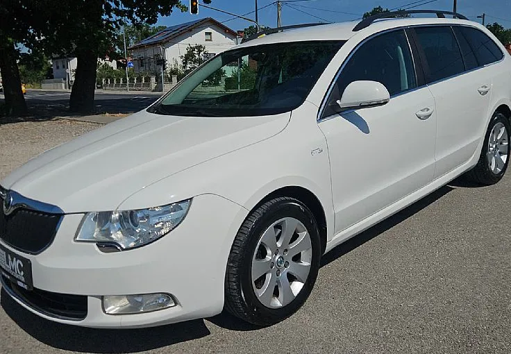 Zunanja slika - Škoda Superb - Combi 2.0 TDI 140ks °2-LASTNIK°  °TEMPOMAT° °PDC° - 1